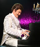 Wayland Pickard as Liberace - Photo 3