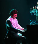 Wayland Pickard as Liberace - Photo 4